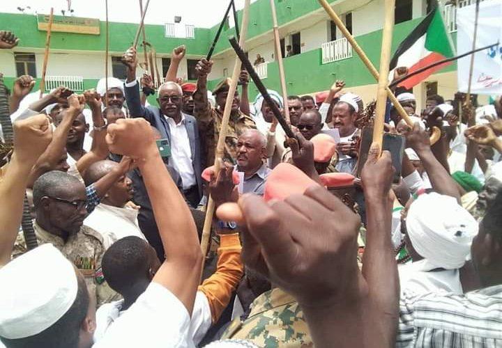 مُواطنون بولاية النيل الأبيض يُسيِّرون مسيرة لمُساندة ومُناصرة القوات المُسلّحة