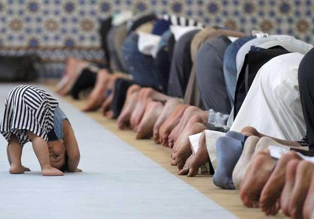 رسائل رمضانية.. الأطفال وصلاة لتراويح