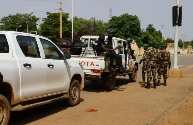 شرطة النيجر تواصل تطويق السفارة الفرنسية