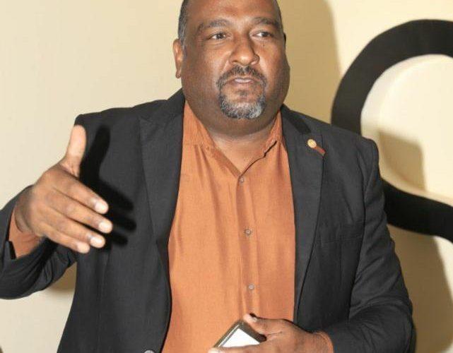 الخبير الاقتصادي “محمود صالح” يقدم حزمة مقترحات لكبح جماح  “الدولار”