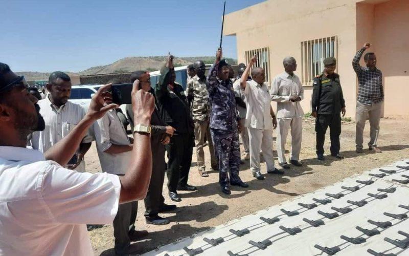 ضبط  أسلحة مهربة بغابة الفيل بالقضارف.