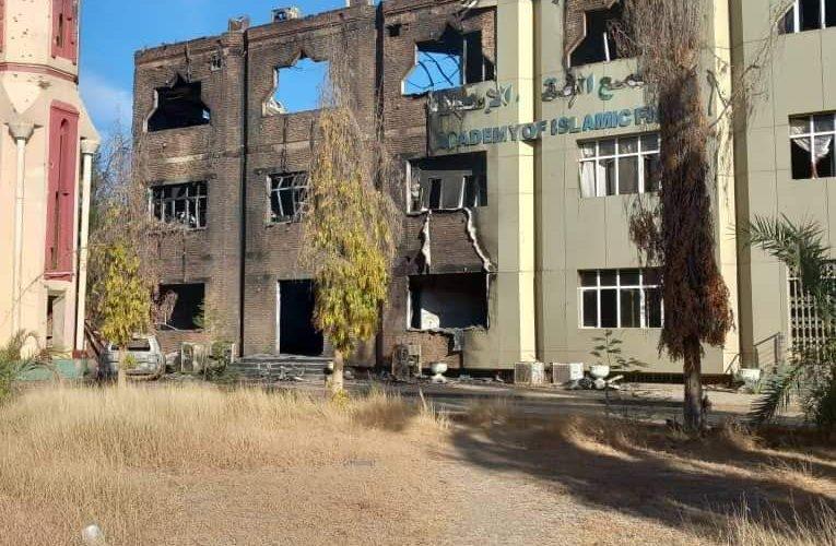 بالصور.. ” بشكل ممنهج” حرق وتدمير مجمع الفقه الإسلامي بالخرطوم