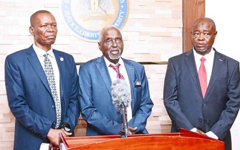 “لبحث الأزمة السودانية”.. الأمين العام للمؤتمر الشعبي “على الحاج” يلتقي سلفا كير بالقصر الرئاسي بجوبا