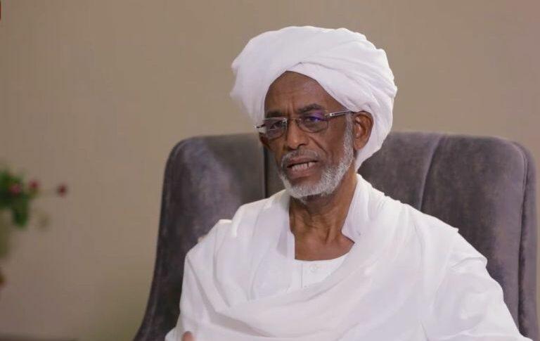 علي كرتي ينفي اي علاقة بالجيش ويقول : لم التق البرهان منذ 12 عاما ويكشف مادار في لقائه بحميدتي