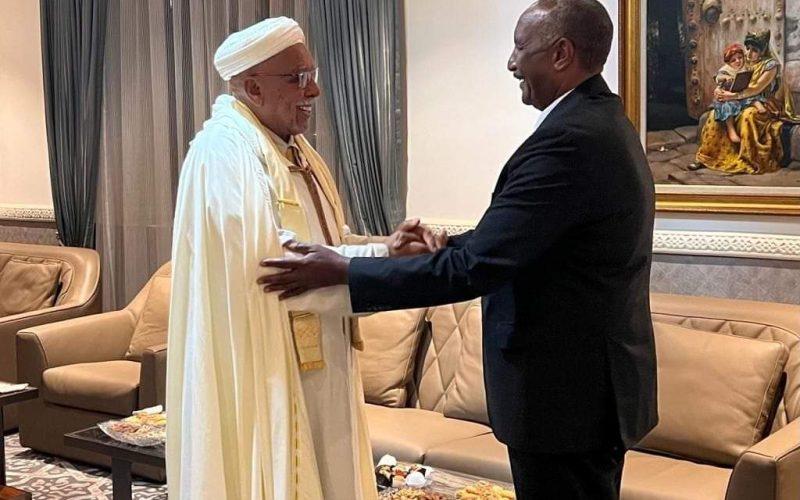 البرهان يلتقي الخليفة العام للطريقة التيجانية بالجزائر