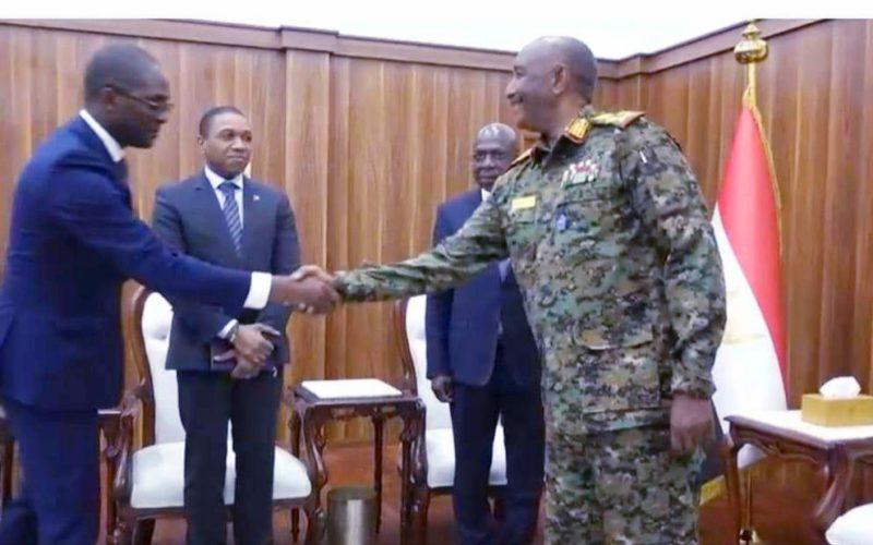 البرهان يتلقى دعوة رسمية من الرئيس الأنغولي لزيارة لواندا