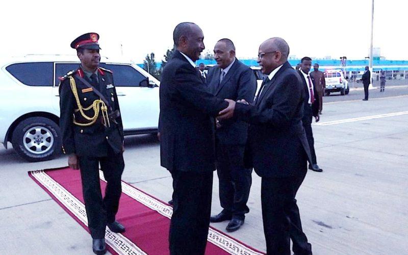 رئيس مجلس السيادة يتوجه إلى الجزائر