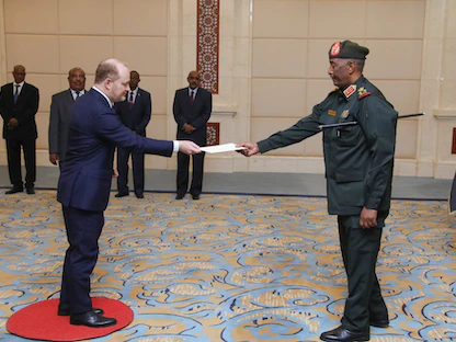 “أول سفير أميركي لدى الخرطوم منذ ربع قرن”.. جودفري ينهي فترته كسفير للولايات المتحدة في السودان