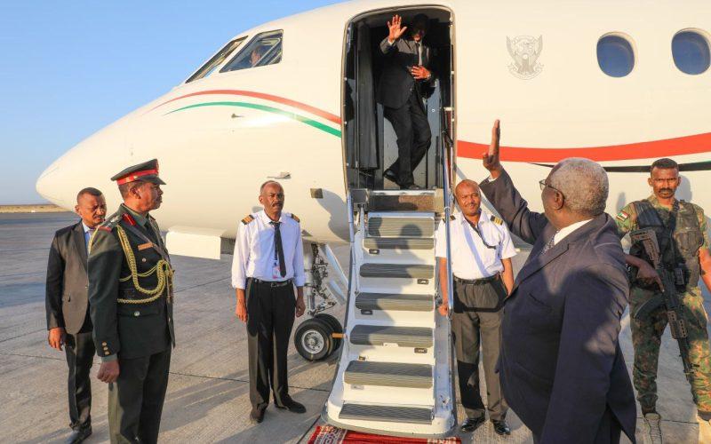 رئيس مجلس السيادة يغادر البلاد في زيارة إلى ليبيا