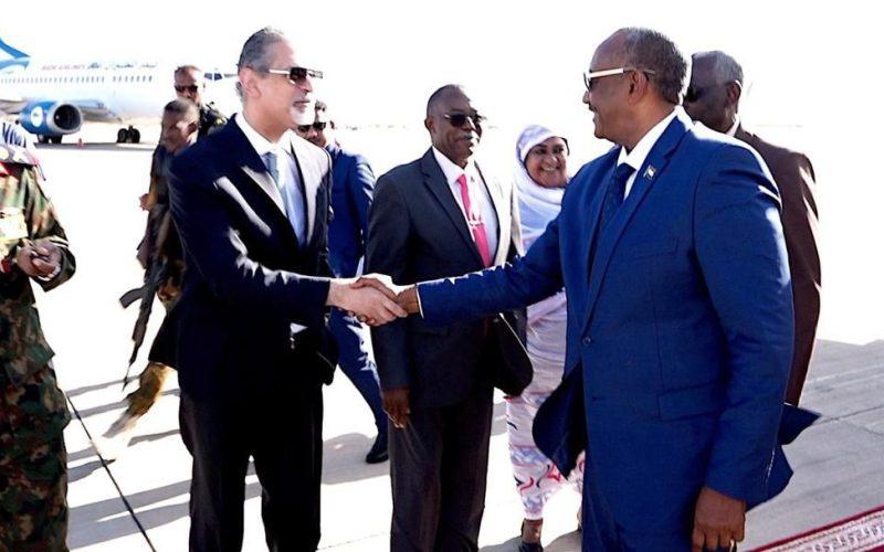 “استغرقت يوماً”.. البرهان يعود للبلاد بعد زيارة رسمية إلى مصر