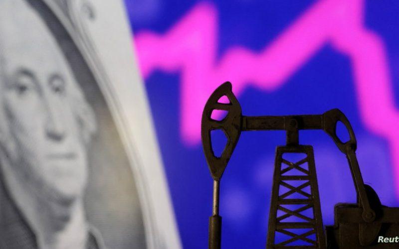النفط يتراجع بفعل صعود الدولار وضعف الطلب على البنزين في أميركا