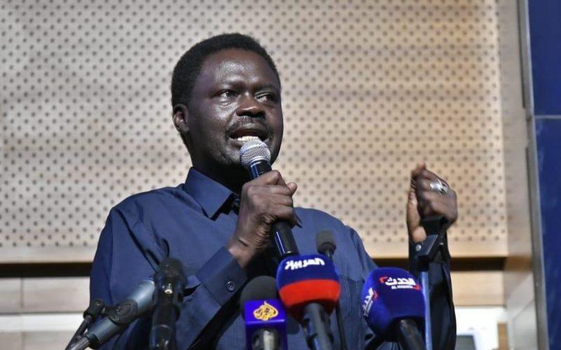 مناوي ينفي ما نشر حول مقترح للحركات بإبعاد الجيش من مدينة الفاشر