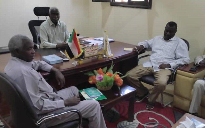 والي شمال دارفور يطلع على موقف الإمداد المائي بالفاشر 