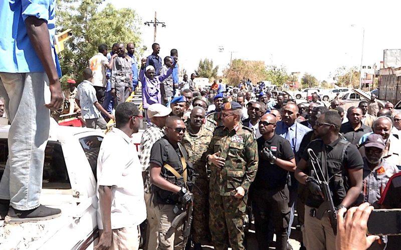 جابر يتفقد محطات المياه والكهرباء والمرافق الخدمية بأمدرمان