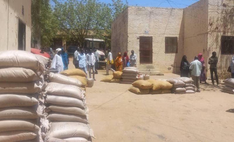 بدء توزيع المواد العينية على مطابخ مراكز الايواء بالفاشر