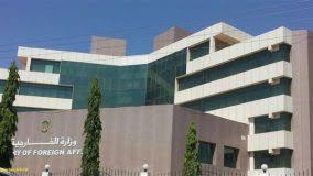 الخارجية تعلن باحتجاز المليشيا شاحنات المساعدات الإنسانية من اليونسيف