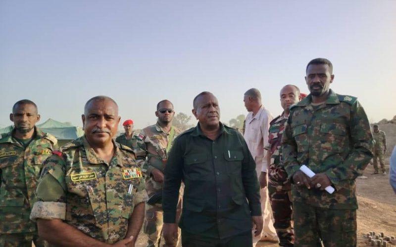 والي الجزيرة يتفقد الدفاعات الامامية لتحرير مدني