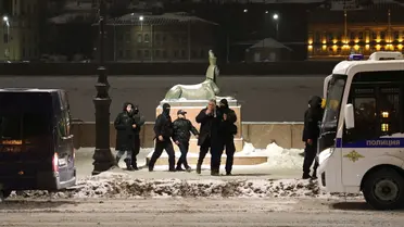 روسيا تعتقل 3 أشخاص خططوا لهجوم بعبوة ناسفة في مكان عام