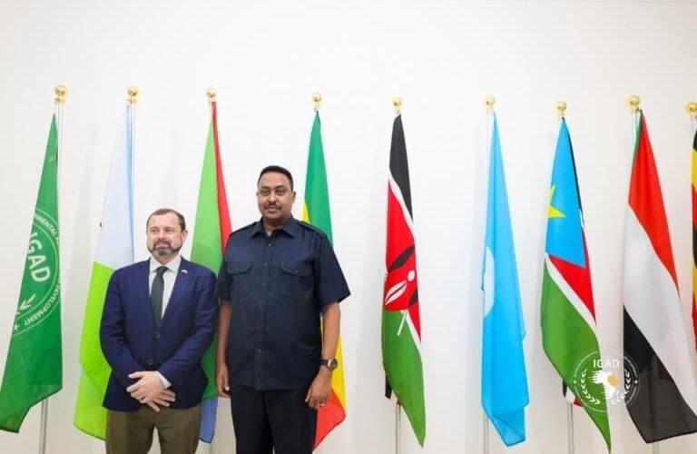 المبعوث الأمريكي يبحث مع سكرتير الإيقاد سبل حل النزاع في السودان