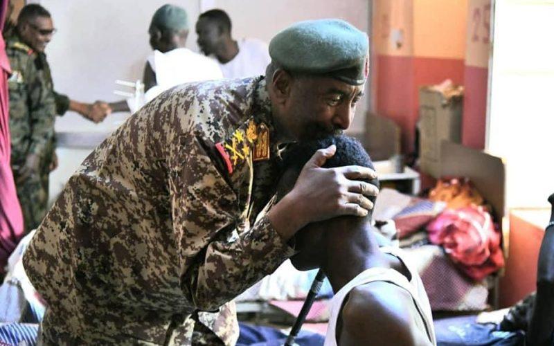 رئيس مجلس السيادة القائد العام للقوات المسلحة يتفقد الفرقة الثالثه مشاه ومستشفى شندي العسكري