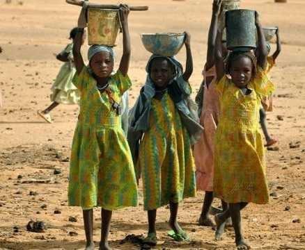 أوضاع انسانية بائسة ونهب مسلح بمعسكر عطاش