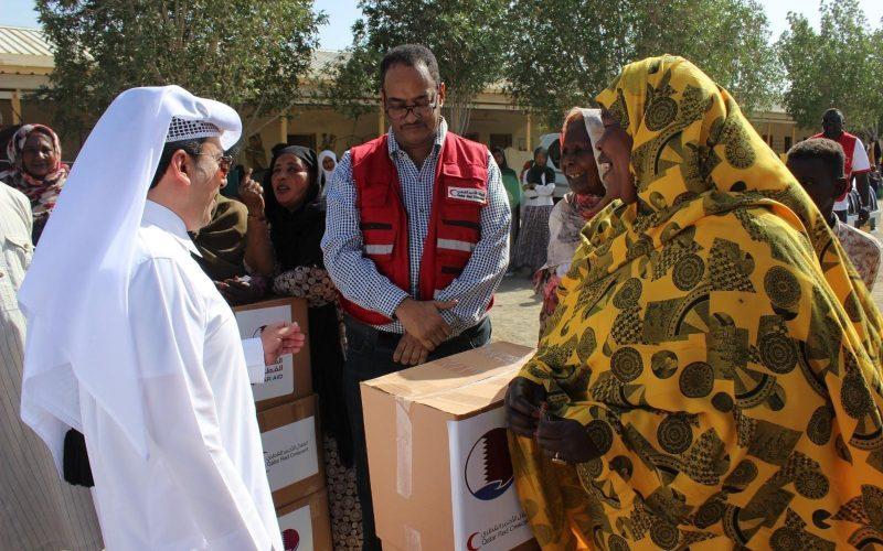 السفير القطري يشارك توزيع مواد غذائية لأكثر من ٣٥٠٠ أسرة ببورتسودان