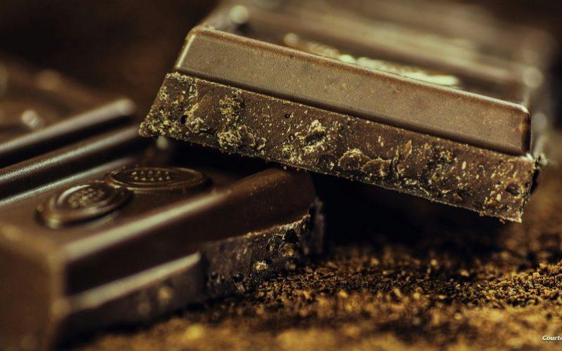 الشوكولاتة مهددة.. أزمة غير مسبوقة في سوق الكاكاو العالمي