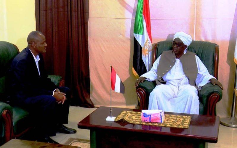 بحث سبل التكامل بين جامعة كسلا والوزارات المختصة بالولاية