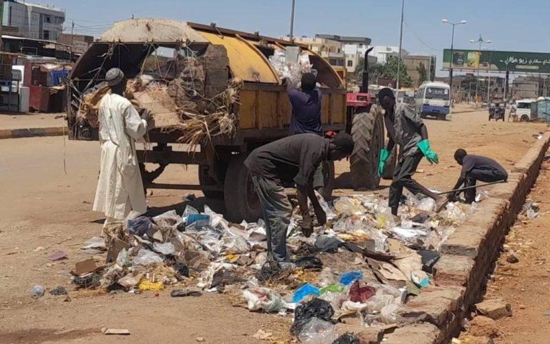 آلية إصحاح البيئة بسنار تنظم حملة كبرى لإزالة النفايات بسوق المدينة