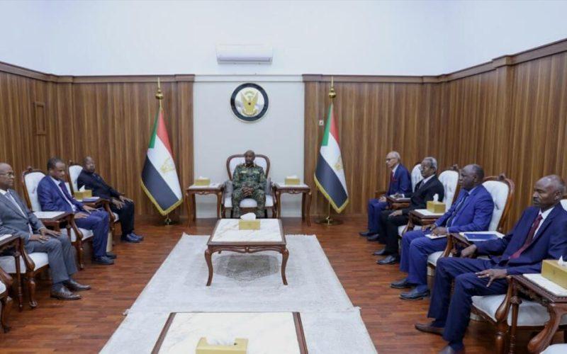 رئيس مجلس السيادة يلتقي الأمين العام لمنظمة البحيرات العظمى