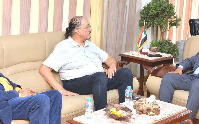 القائم بأعمال السفارة السودانية بالقاهرة يرحب بمبادرة رجل الأعمال السعودي عماد الكردي