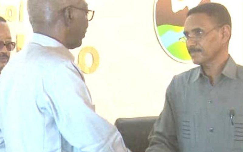 اللواء معاش الازرق يتسلم مهامه رسميا واليا مكلفا لولاية كسلا