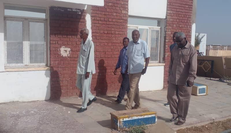 وزير التربية بنهر النيل يقف على عمليات التأهيل الجارية بمطار عطبرة