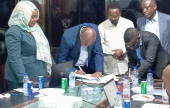 توقيع اتفاق بين التأمين الصحي و الإمدادات الطبية بالنيل الأزرق