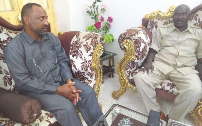 المدير التنفيذي لمحلية دنقلا يزور مقر هيئة تجميل ونظافة الولاية