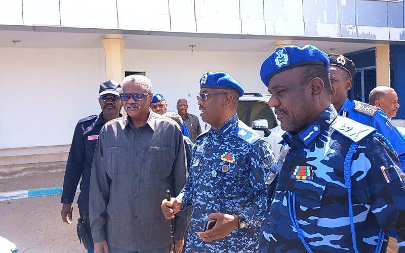 والي القضارف ومدير شرطة الولاية يدشنان المركبات الجديدة للشرطة