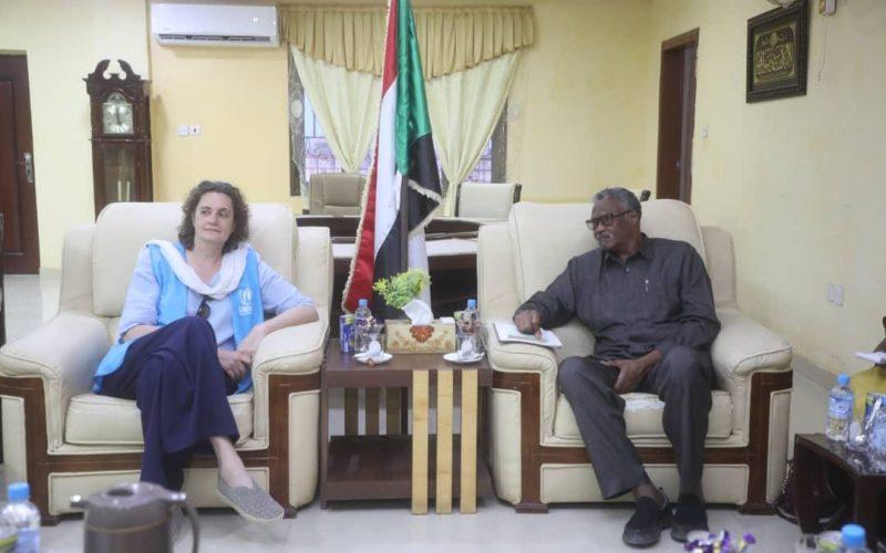 وإلى القضارف يدعو مفوضية اللاجئين لزيادة التدخلات بشأن لاجئي ونازحي الحرب بالولاية