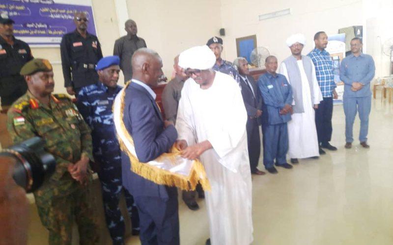 والى القضارف يؤكد تعاون الأجهزة الامنية فى الولايه