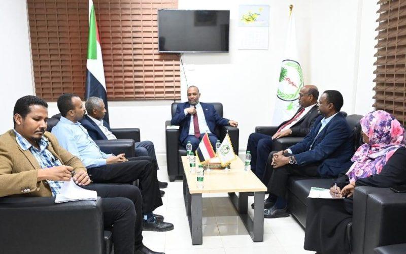 وزير الصحة الاتحادي يستقبل سفير السودان بمصر