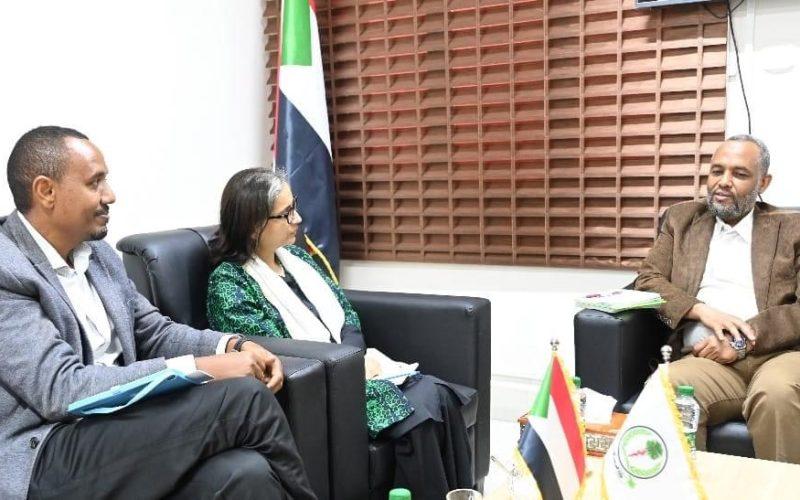 اجتماع بين وزير الصحة الاتحادي وممثل اليونسيف بالسودان.