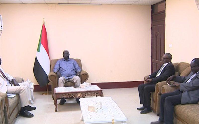 عقار يقف على نتائج لجنة حصر اثار الحرب على الهيئة العامة للإذاعة والتلفزيون