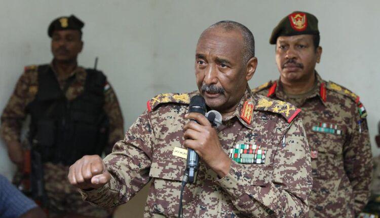 البرهان يوجه رسالة لعملاء السفارات: لن تحكموا