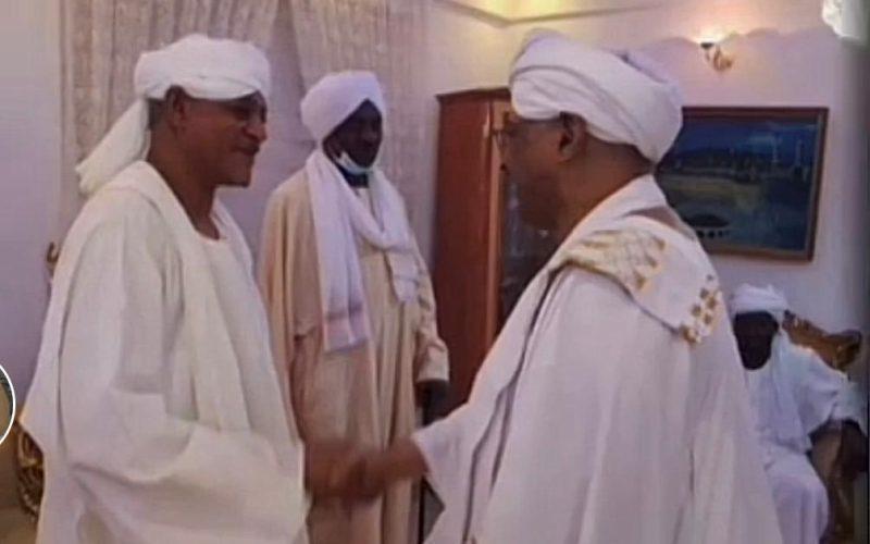 مبارك الفاضل: موقف الشيخ موسى هلال شجاع بإنحيازه للدولة و الجيش و إدانة المليشيا