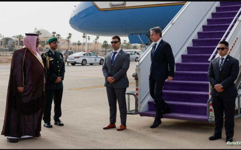 في أولى محطاته.. وزير الخارجية الأمريكي يصل السعودية