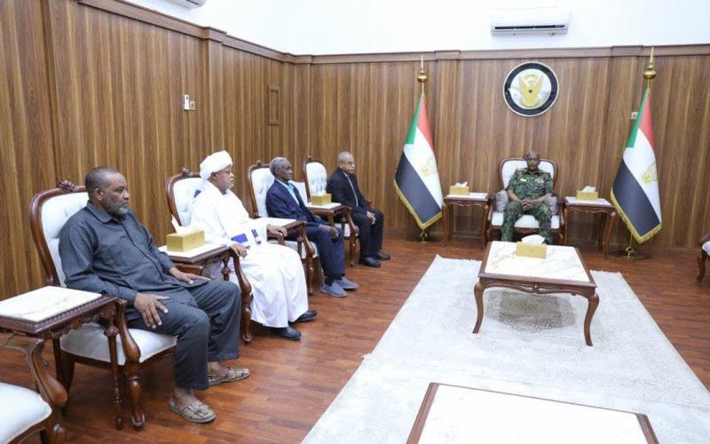 رئيس مجلس السيادة يطلع على آداء ديوان الزكاة