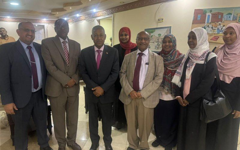 سفير السودان بالقاهرة يقف على أداء المجالس الطبية المتخصصة