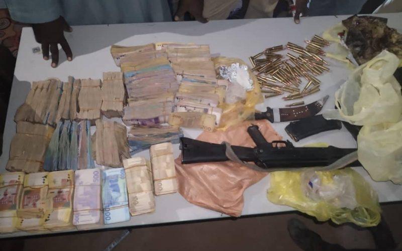 مكافحة المخدرات بأبوحمد تلقي القبض على أحد أخطر تجار المخدرات وتضبط بحوزته مخدرات وأسلحة ومبالغ نقدية