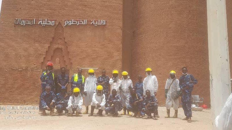 مدير عام قوات الدفاع المدني : قواتنا تقوم بعمليات تطهير لنواقل الامراض ونقل الجثث بأم درمان