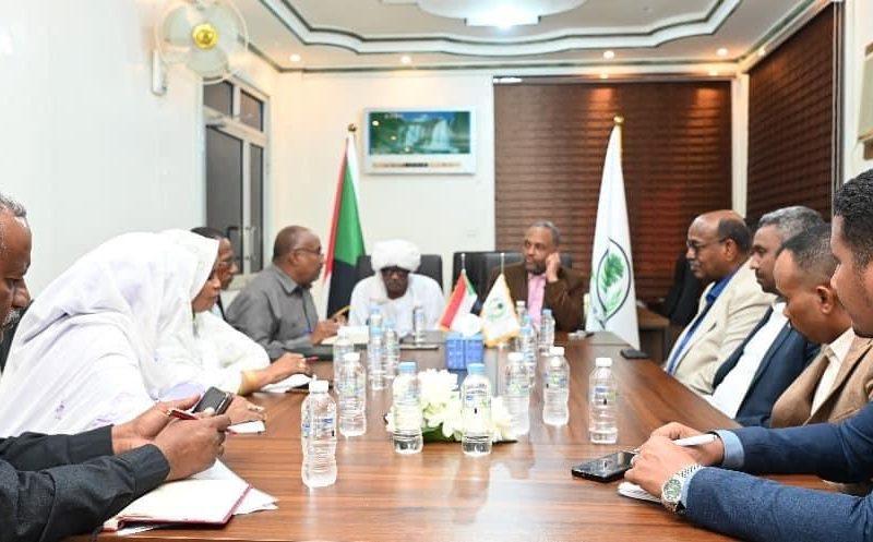 وزير الصحة الإتحادي المكلف يلتقي والي ولاية القضارف