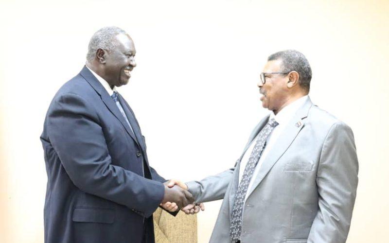 نائب رئيس مجلس السيادة يلتقي وزير التجارة والتموين المكلف 